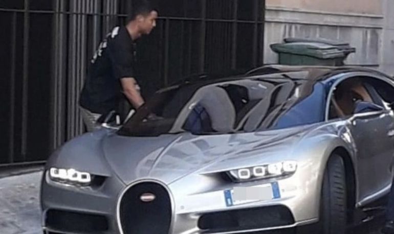 Ronaldo xuất hiện bên cạnh siêu xe
